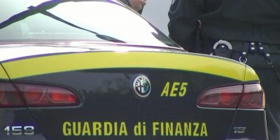 Napoli, arrestate 11 persone appartenenti ad un...