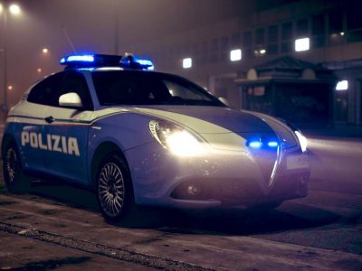 Sorelle sfregiate con l’acido a Napoli: si costituisce la zia