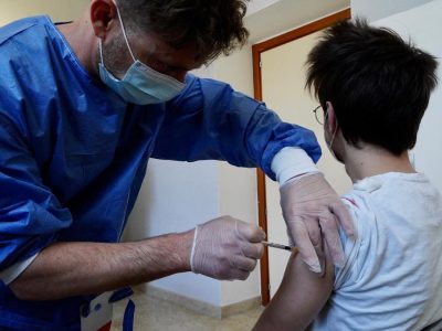 Covid, via libera dell’Ema al vaccino Pfizer per i bambini dai 5 agli 11 anni