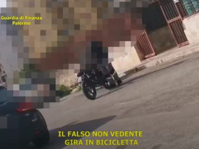 Arrestato a Palermo “Berlusconi”, il falso cieco che girava in bici