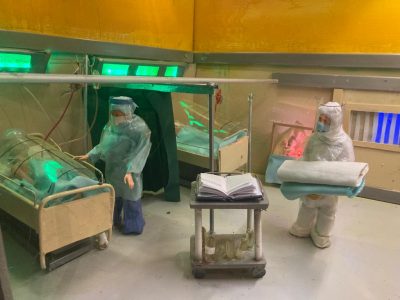 Firenze, nel presepe anche le statuine di medici, infermieri e malati Covid