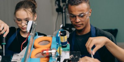 Scuola, i giovani verso il lavoro nel 2022