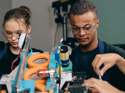 Scuola, i giovani verso il lavoro nel 2022