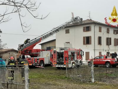 La Rocca, aereo ultraleggero si schianta su una casa: morto il pilota