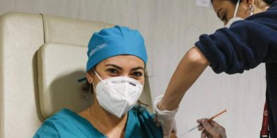 Vaccini, l’Italia terza in Europa per dos...