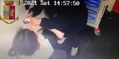 False vaccinazioni anti-Covid: fermato un leade...