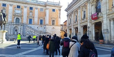 Fiume di  folla in Campidoglio per l’ulti...