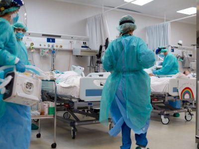 Covid, Iss: in calo l’indice Rt, sopra la soglia, e l’incidenza settimanale