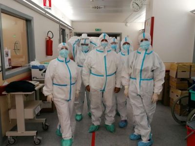 Covid, Gimbe: salgono i nuovi casi +32,4% e i ricoveri ordinari +5,9%