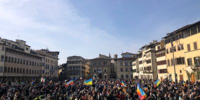 Guerra Ucraina, Zelensky alla piazza di Firenze...