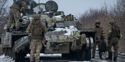 Ucraina, nella notte di Kiev risuonano ancora l...