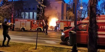 Bucarest, un auto si schianta contro l’am...