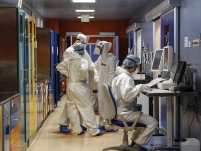 Covid, Gimbe: nuovi casi, decessi e ricoveri in calo