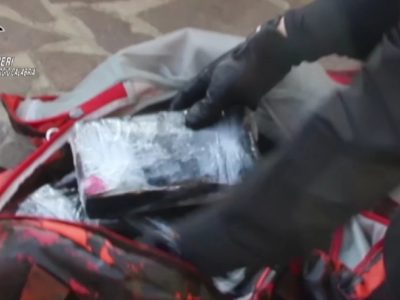 Intercettato corriere che trasportava oltre 80 chili di cocaina in auto