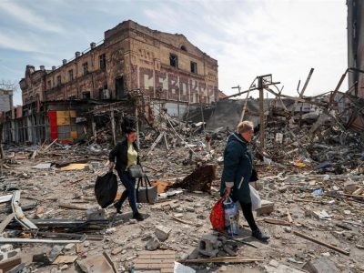 Putin annuncia la presa di Mariupol e blocca l’assalto all’acciaieria Azovstal