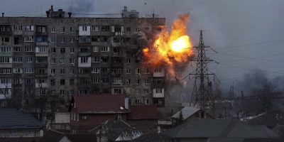 Ucraina, razzi e bombe a grappolo su un ospedal...