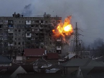 Ucraina, razzi e bombe a grappolo su un ospedale pediatrico di Mykolaiv