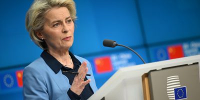 Von der Leyen a Kiev entro la settimana. Zelens...