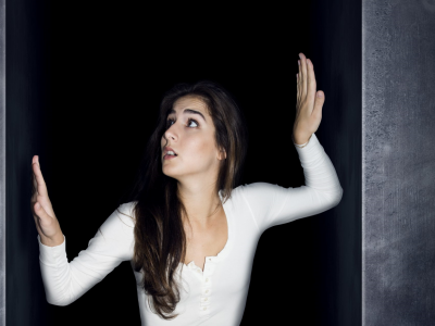 Che cos’è la claustrofobia? Cause e sintomi