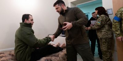 Zelensky a Bucha: “È genocidio ma continu...