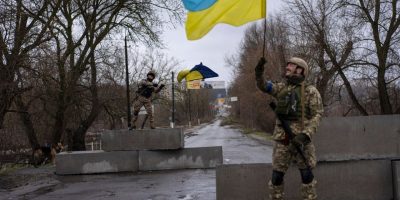 Inizia offensiva in Donbass. Macron: “Dia...