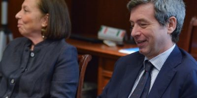 Rifugiati e migranti vengono indirizzati a lavo...