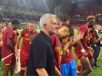 Zaniolo-gol, la Roma vince la Conference. Mourinho: “E’ storia, resto”