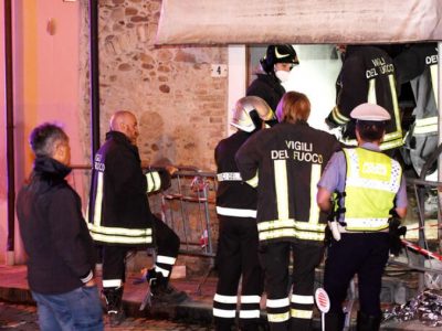 Crolla il pavimento in una palazzina nel Modenese: 6 feriti tra cui 2 bimbi