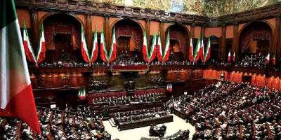 Tensioni nella maggioranza mentre Draghi prepar...