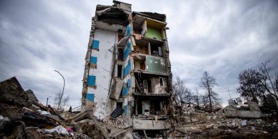 Ucraina, notte di allarmi aerei, colpita una sc...