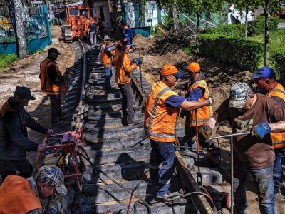 I russi: “Pronti a riprendere i negoziati”. Ma Kiev: “Solo se si ritirano”