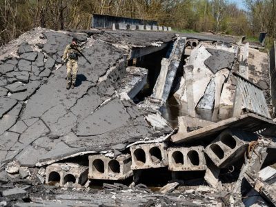 Ucraina, ergastolo al soldato bambino russo per crimini di guerra