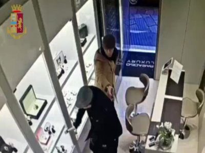 Milano, furti nelle gioiellerie: fermati tre “Pink Panthers”