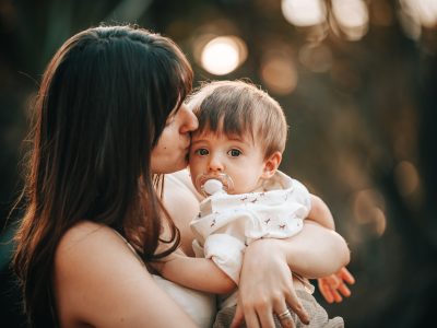 I baci in bocca ai bambini come gesto d’affetto, il parere degli esperti