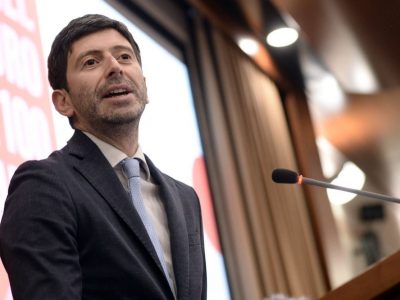 Elezioni, Speranza: “Voto domiciliare per i positivi al Covid”