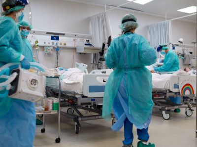 Covid, Iss: incidenza e ricoveri in calo, indice Rt stabile a 0,92