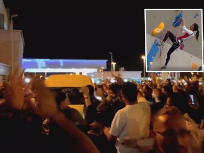 La climber Elnaz Rekabi torna in Iran: accoglienza da eroina all’aeroporto