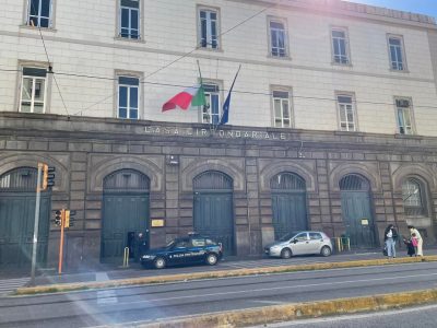 Poggioreale, telefoni e droga ai detenuti in cambio di denaro: arrestato il garante