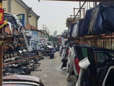 Torino, traffico di auto rubate: venivano vendute a due autodemolizioni