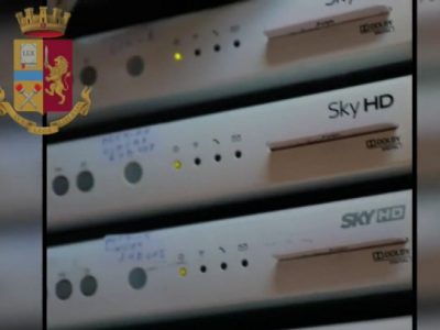 Maxi blitz della Polizia contro lo streaming illegale: sequestri in 22 città