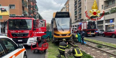 Milano, 14enne in bici muore investito da un tram
