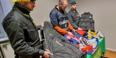 Torino, scoperto atelier del tarocco: produceva...