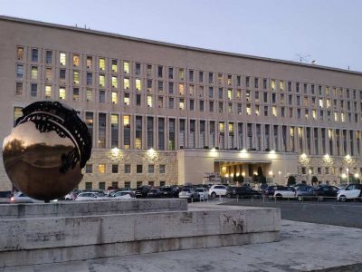 Grecia, in fiamme auto del primo consigliere dell’ambasciata italiana