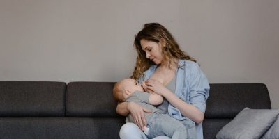 L’allattamento al seno in pubblico, consigli e considerazioni