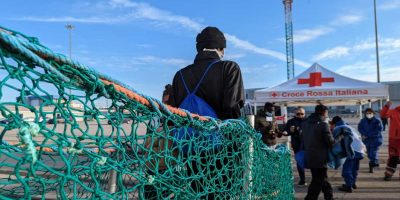 Migranti, Geo Barents ad Ancona: al via le oper...