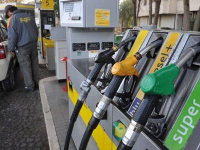 Rincari a prezzi di benzina: il governo i muove contro le speculazioni