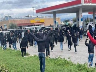 Scontri tra ultras sulla A1: autostrada bloccata per ore e code chilometriche