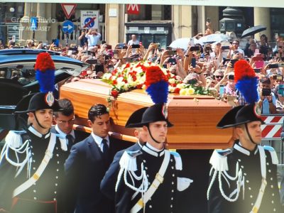 Berlusconi ultimo saluto: personalità e folla al funerale
