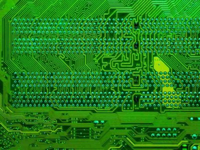 Caratteristiche di un circuito stampato e funzionalità integrate