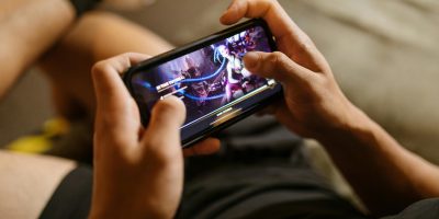 Perché il gioco sul telefono è così popolare?